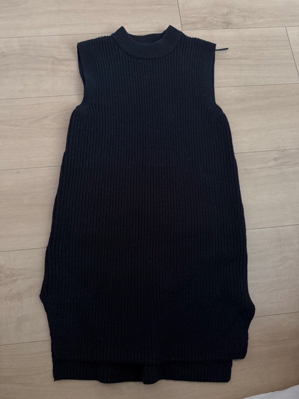 H&M Black Sleeveless Ribbed Knit Shift Dress